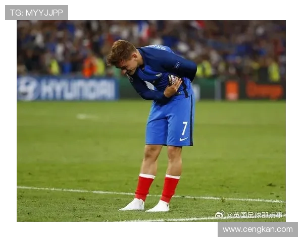 法国队官方为格列兹曼制作海报：他带了两个奖杯回家了